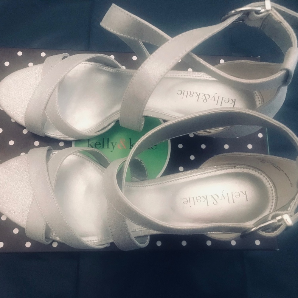 New in box Sandals for Women. Silver Metallic